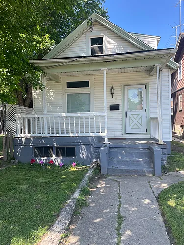 4 Linden St Photo 1