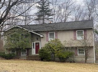 11 Camelot Dr, West Milford, NJ 07480