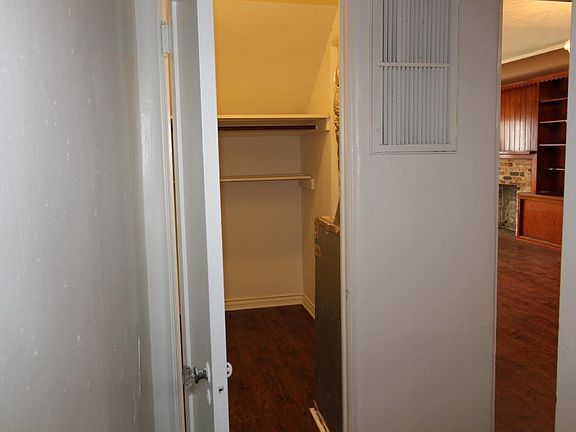 5th image of 227 S Gale Dr