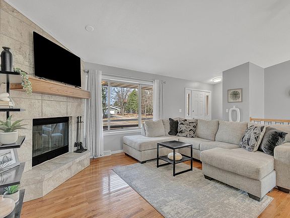 5th image of 845 Norwich Ct