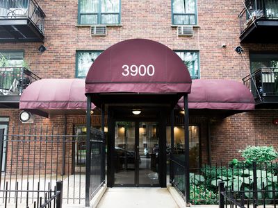 3900 N Pine Grove Ave APT 909, Chicago, IL, 60613