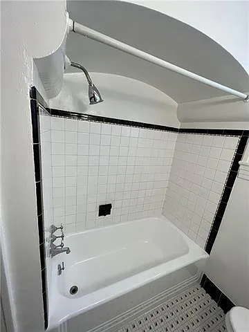 129 N Alexander St — Photo 29