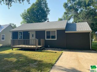413 W Michigan Ave, George, IA 51237