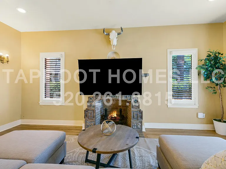 1911 E Hawthorne St — Photo 6