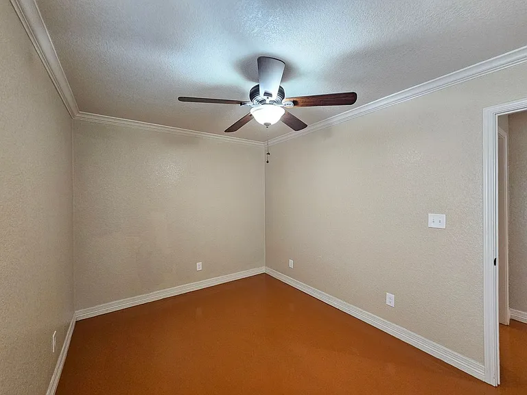 803 Leifester Cir #B — Photo 12
