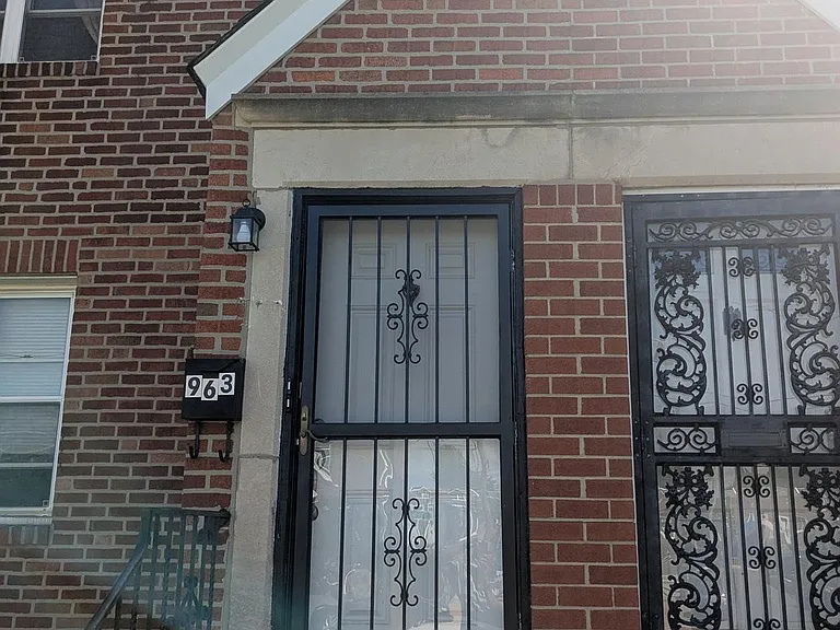 963 E Godfrey Ave — Photo 1