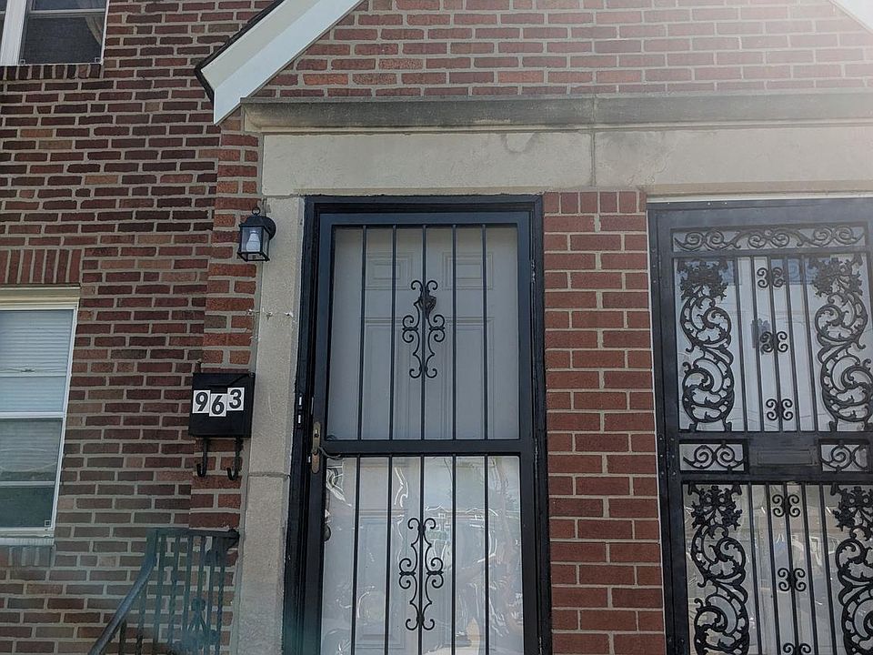 1st image of 963 E Godfrey Ave