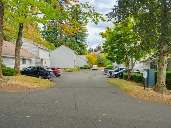 19207 Fairway Dr, Surrey, BC V3S 5M8