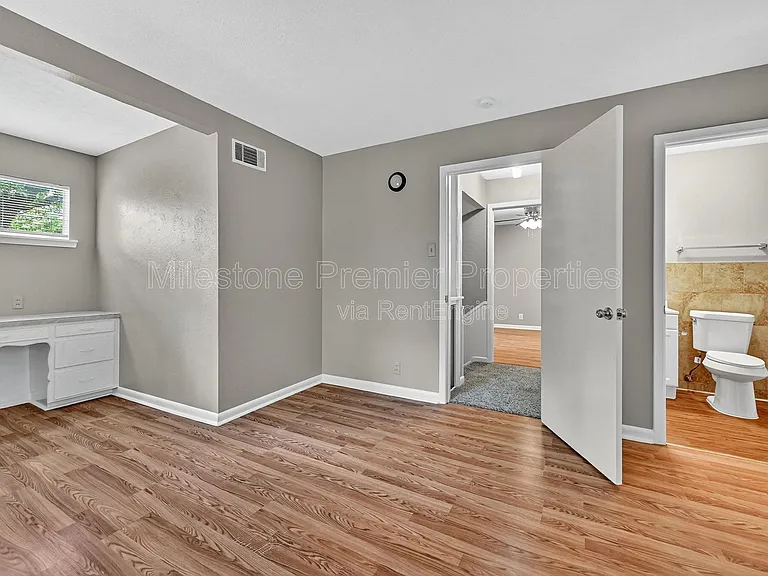 105 E Ford St — Photo 18