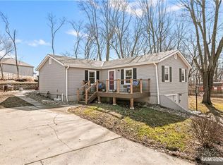 7435 NW Oak Dr, Kansas City, MO 64152