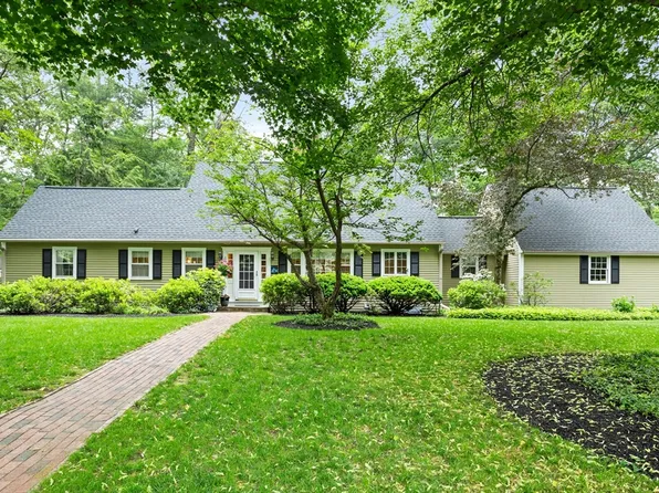 28 Lincoln Dr, Acton, MA 01720