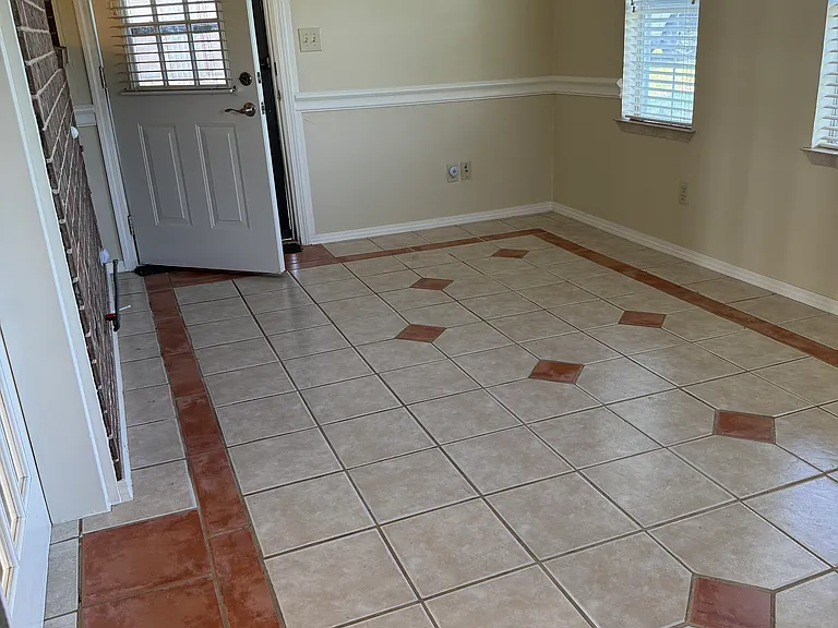 1895 E Maple Rd — Photo 9
