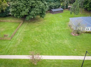 528 Barrington Ave, East Dundee, IL 60118