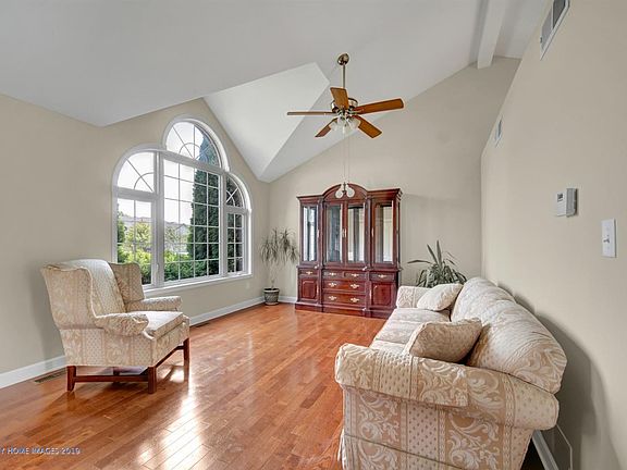 5th image of 9952 Wisteria Ln