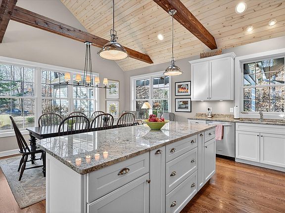 3rd image of 12772 Lakeland Ln