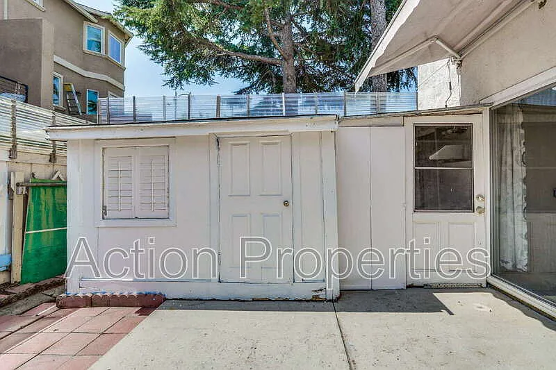 2 bed, 1.0 bath, 1033 sqft, $2,995 — Photo 2