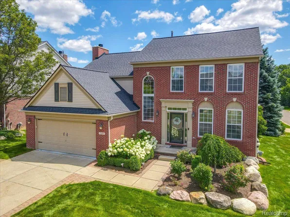 518 Beechwood Way, Lake Orion, MI 48362