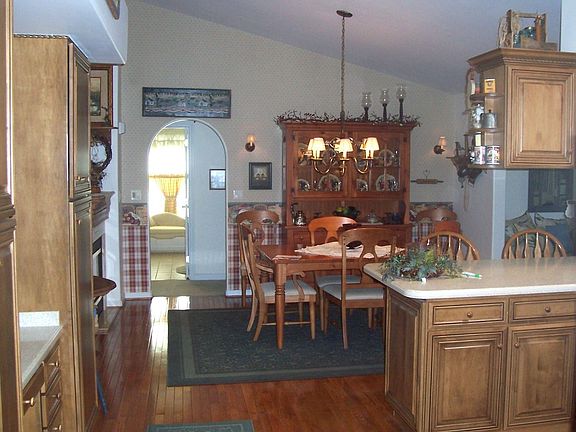 Kitchen/Dining Area