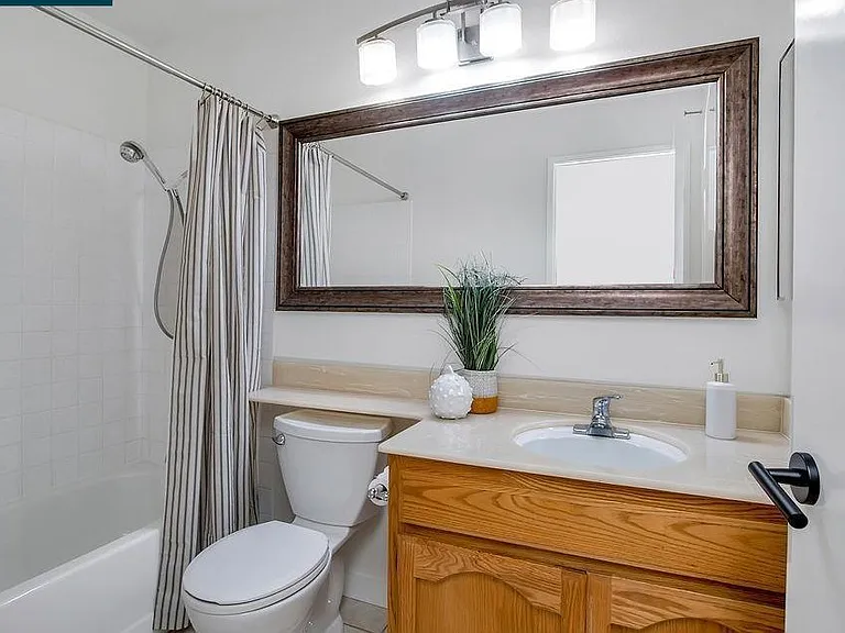 2200 Forsythia Way — Photo 17