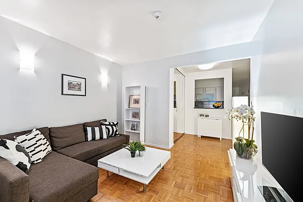 Rented by Compass | media 8