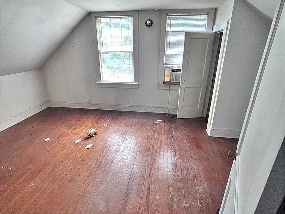 4th image of 213 Pennington St