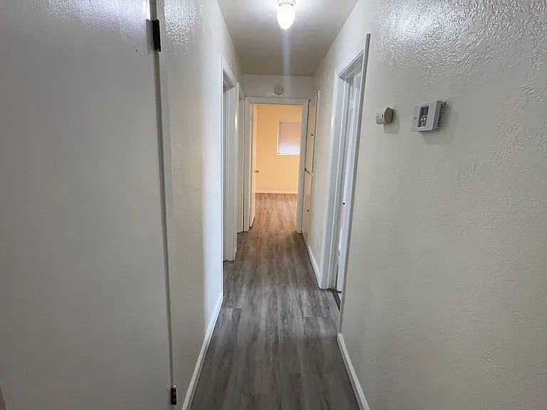418 Lupton St — Photo 8