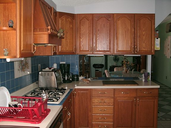 5th image of 8682 W Oak St