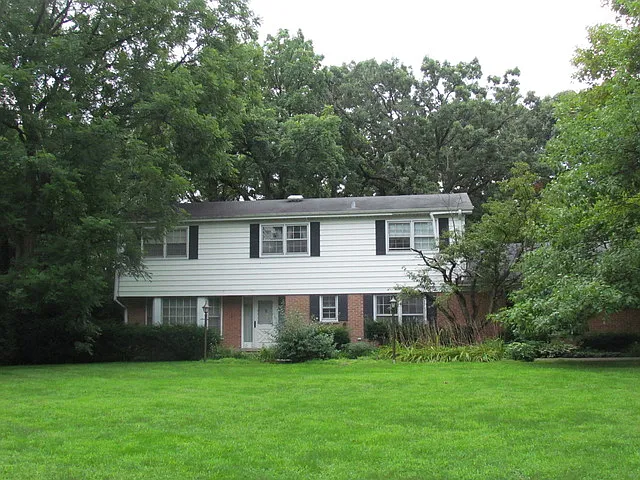 23W235 Blacksmith Dr photo 1