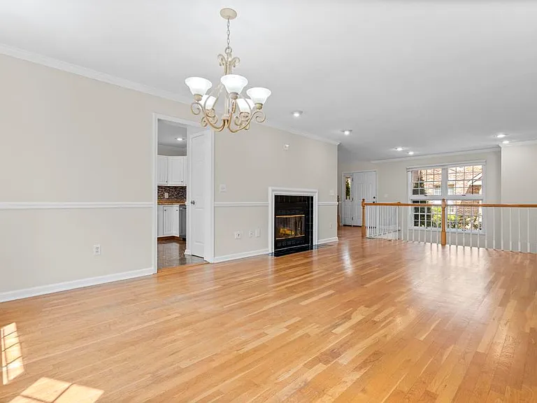 584 Hope St #7 — Photo 6