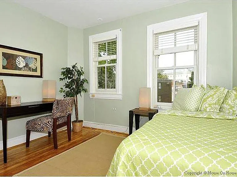 2nd bedroom with Capitol view
