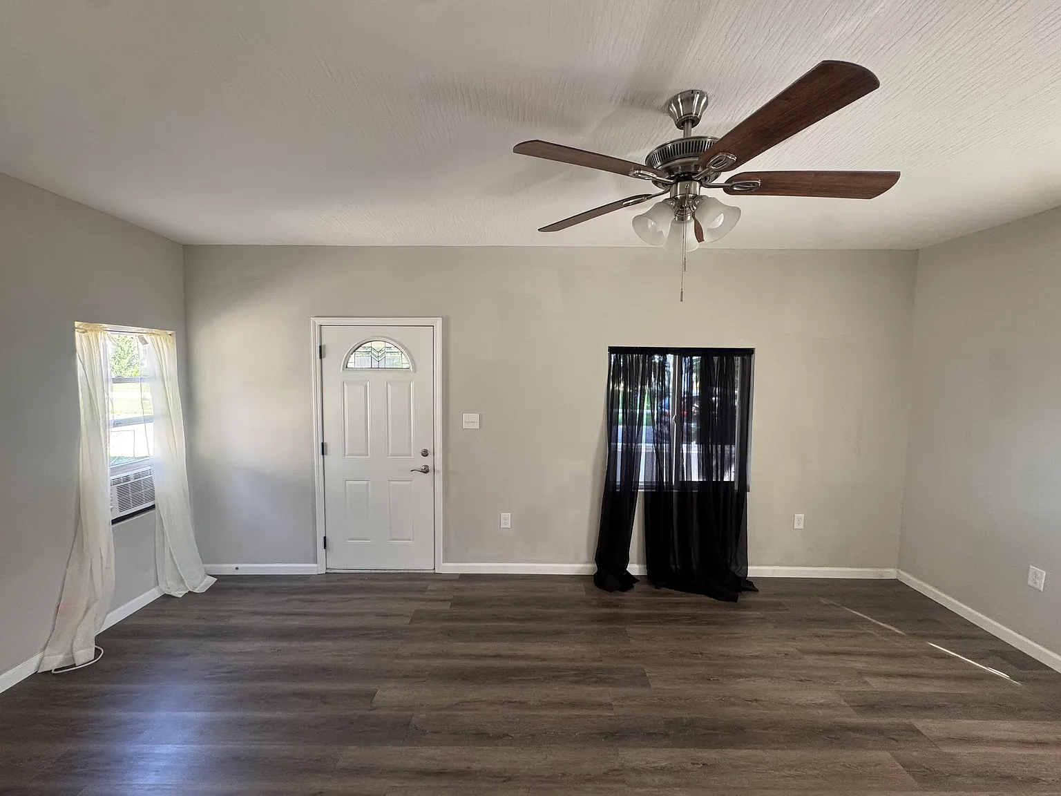 2 bed, 1068 sqft, $1,300 — Photo 2