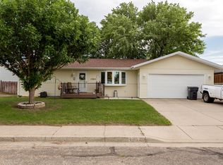 1305 18th St SE, Mandan, ND 58554