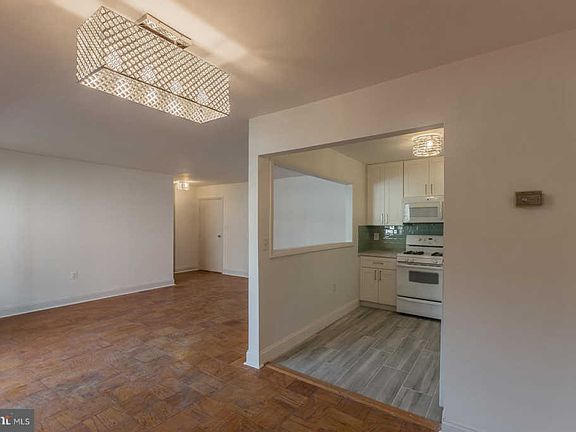 5th image of 6139 Leesburg Pike APT 304