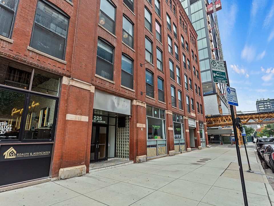 1st image of 225 W Huron St APT 216
