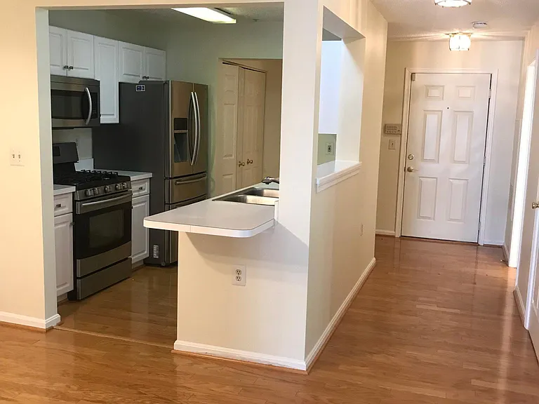 10018 Vanderbilt Cir #4 — Photo 9