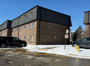 9405 Bay Colony Dr APT 3W, Des Plaines, IL 60016