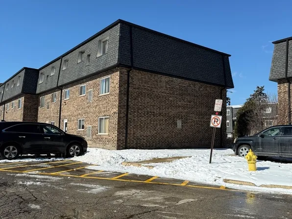9405 Bay Colony Dr APT 3W, Des Plaines, IL 60016