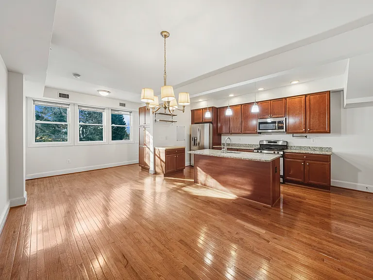 51 Girard St NE — Photo 3