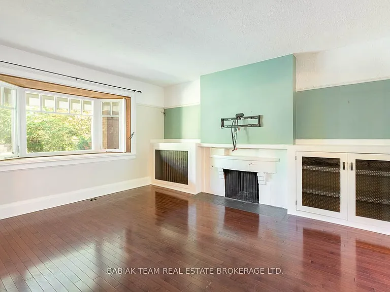 94 Woodside Ave — Photo 3