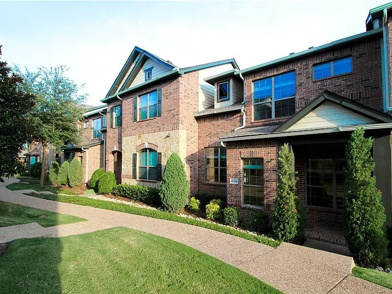 4233 Swan Forest Dr #E — Photo 2