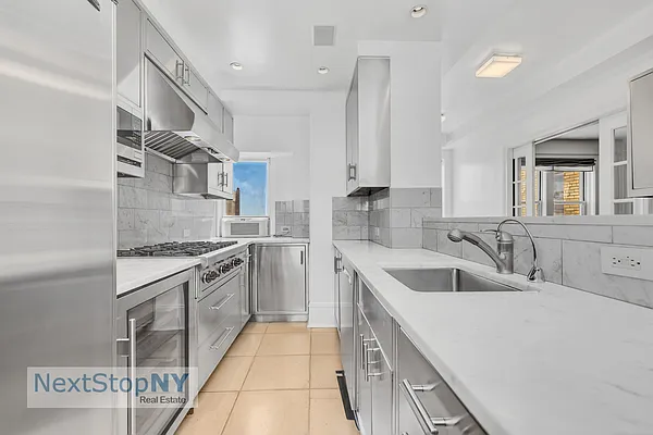 Sold by NextStopNY | media 21