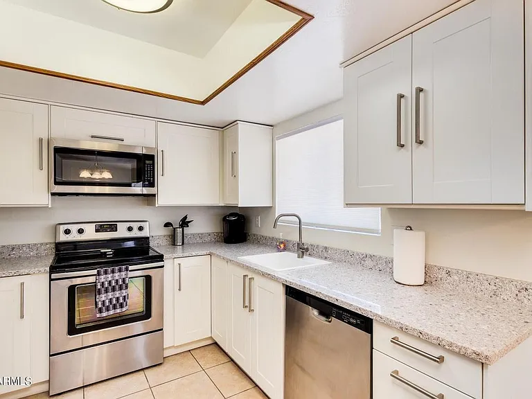 121 W Loma Vista Dr #101 — Photo 4