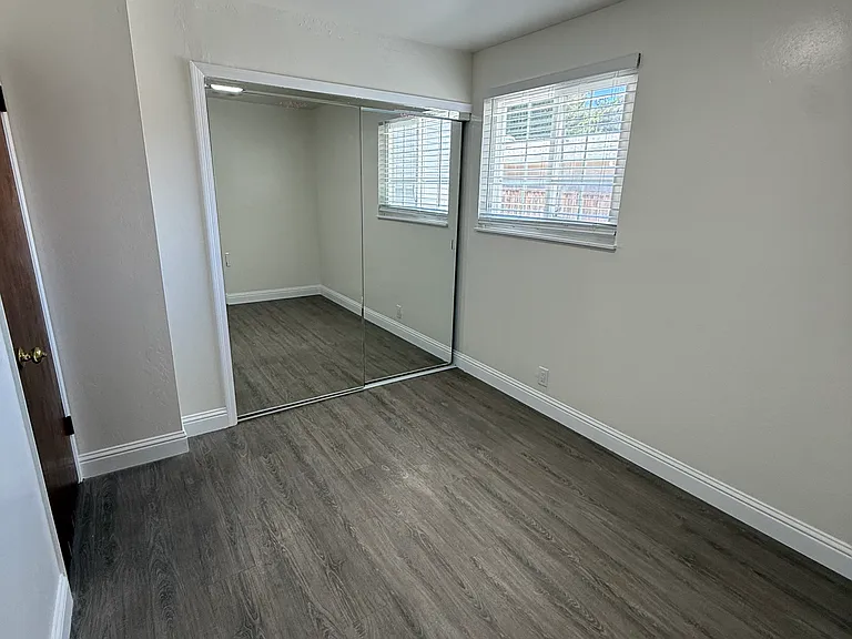 4765 Serra Ave — Photo 29