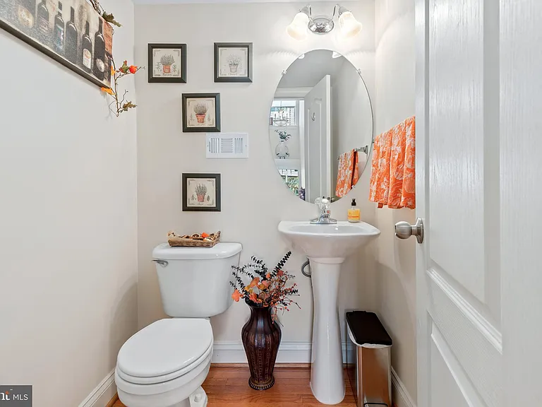 5114 Oneill Ln — Photo 5