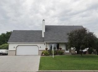 172 Mill Ave, Union Grove, WI 53182