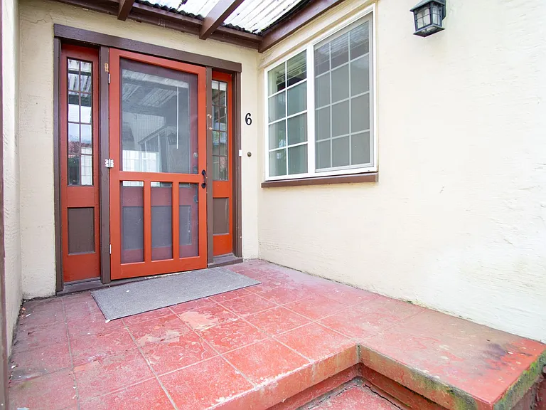2010 SE Sherman St #6 — Photo 13
