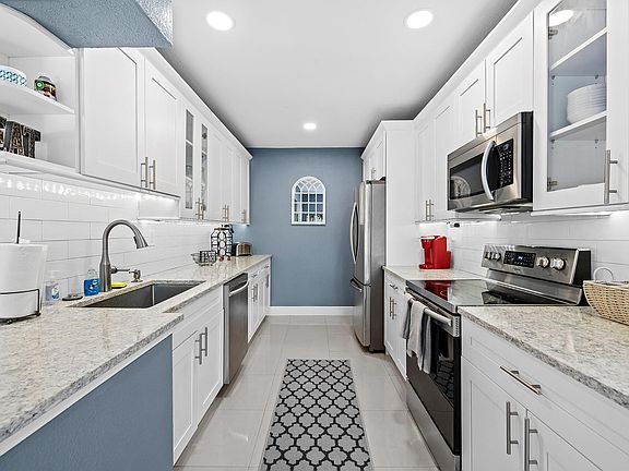 5th image of 2645 SE 3rd Street