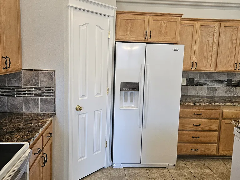 13845 W Hartford Dr — Photo 6