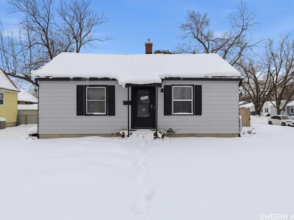 38 Leroy St SW, Wyoming, MI 49548