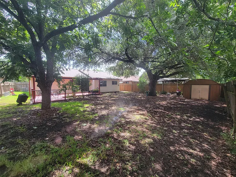 1714 Goodson Ln — Photo 20